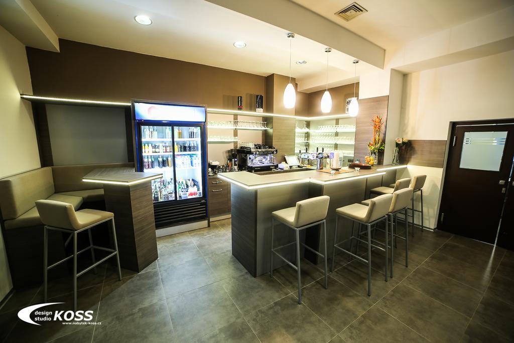 Břeclav Hotel Imos מראה חיצוני תמונה
