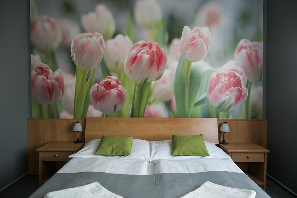 Břeclav Hotel Imos מראה חיצוני תמונה