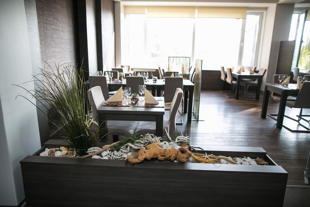 Břeclav Hotel Imos מראה חיצוני תמונה