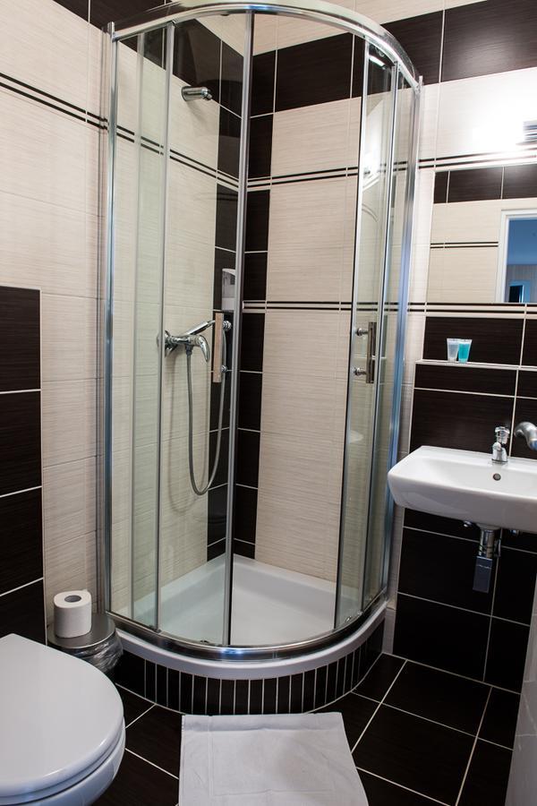 Břeclav Hotel Imos מראה חיצוני תמונה