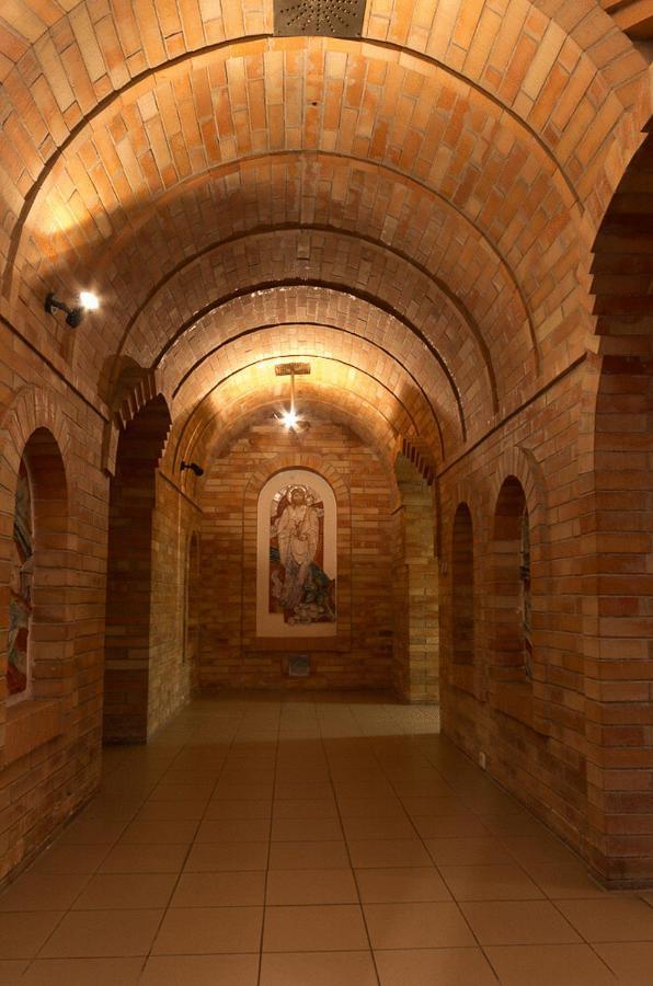 Břeclav Hotel Imos מראה חיצוני תמונה